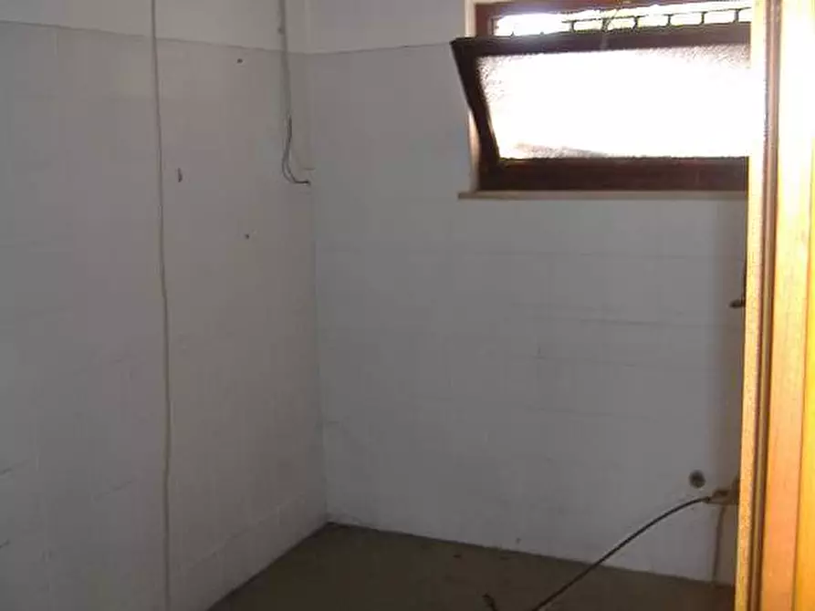 Immagine 4 di Locale commerciale in vendita  a Pisa