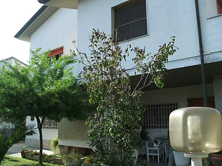 Immagine 2 di Casa indipendente in vendita  a Pisa