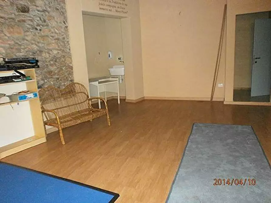 Immagine 8 di Locale commerciale in vendita  a Buti