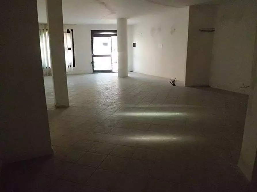 Immagine 2 di Locale commerciale in vendita  a Pisa