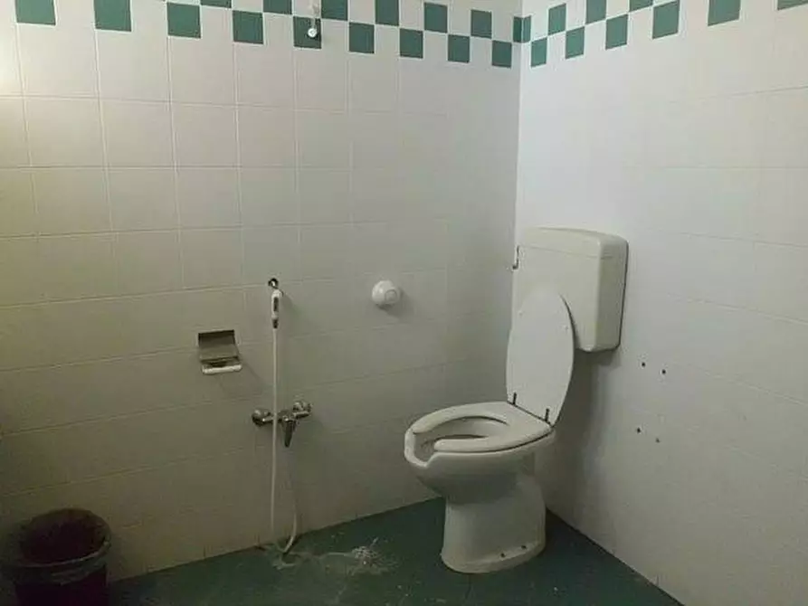 Immagine 4 di Locale commerciale in vendita  a Pisa