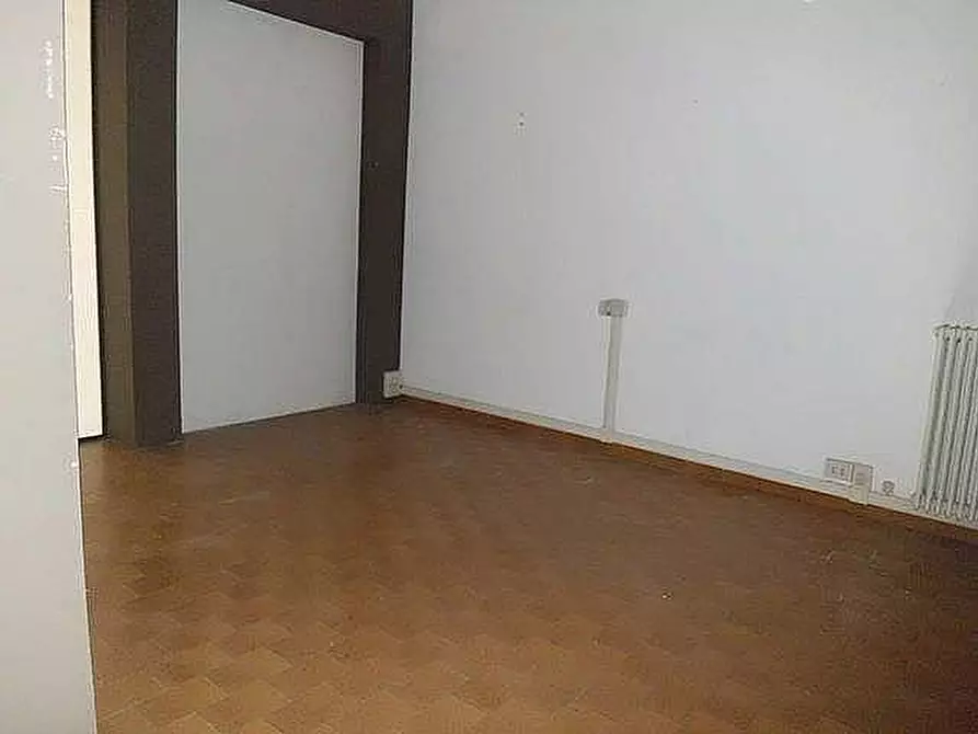 Immagine 4 di Locale commerciale in vendita  a Pontedera