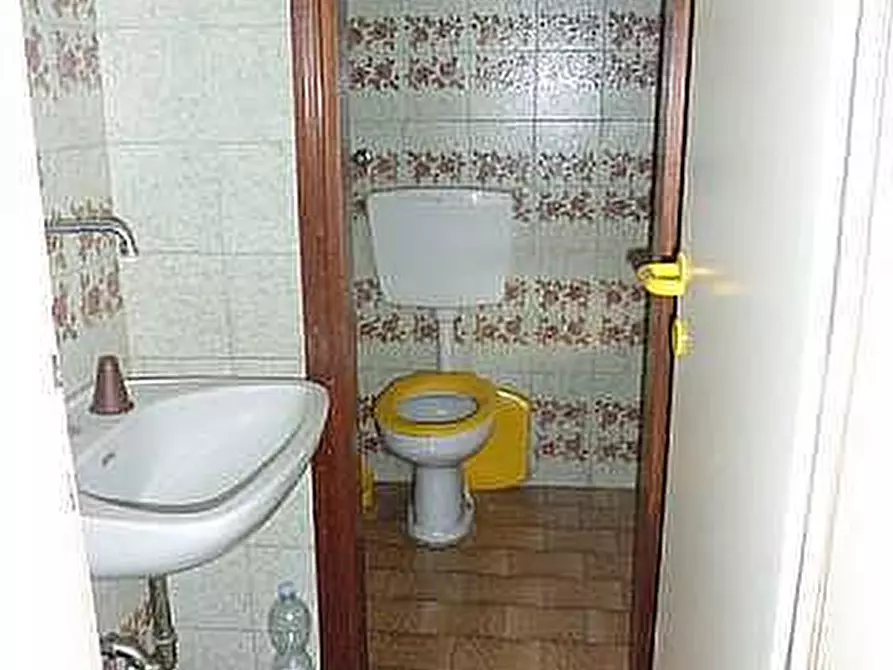 Immagine 7 di Locale commerciale in vendita  a Pontedera