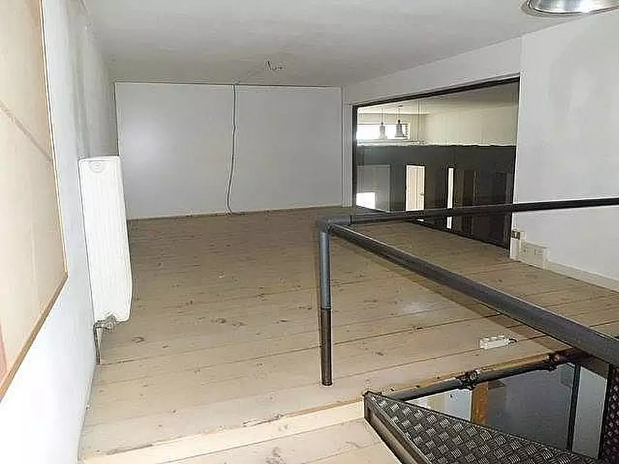 Immagine 5 di Locale commerciale in vendita  a Pontedera