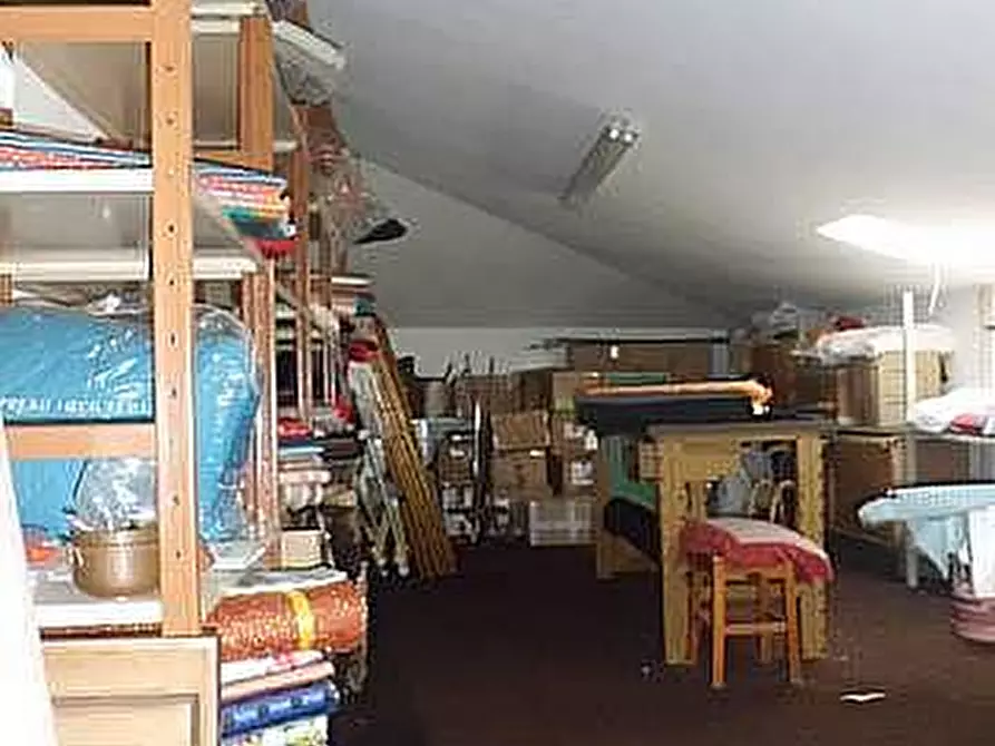 Immagine 6 di Locale commerciale in vendita  a Viareggio