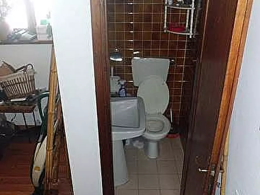 Immagine 5 di Locale commerciale in vendita  a Viareggio