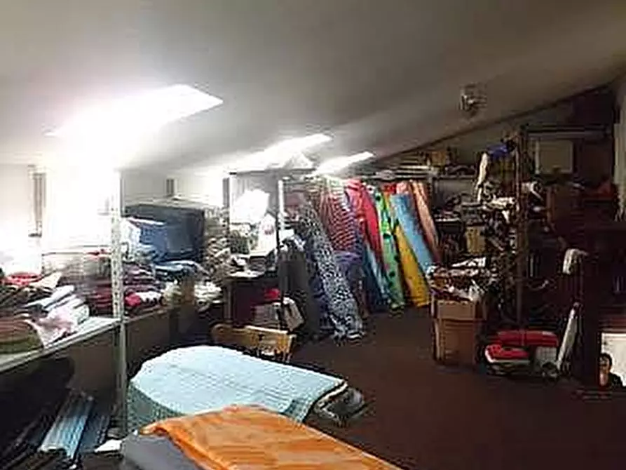 Immagine 7 di Locale commerciale in vendita  a Viareggio