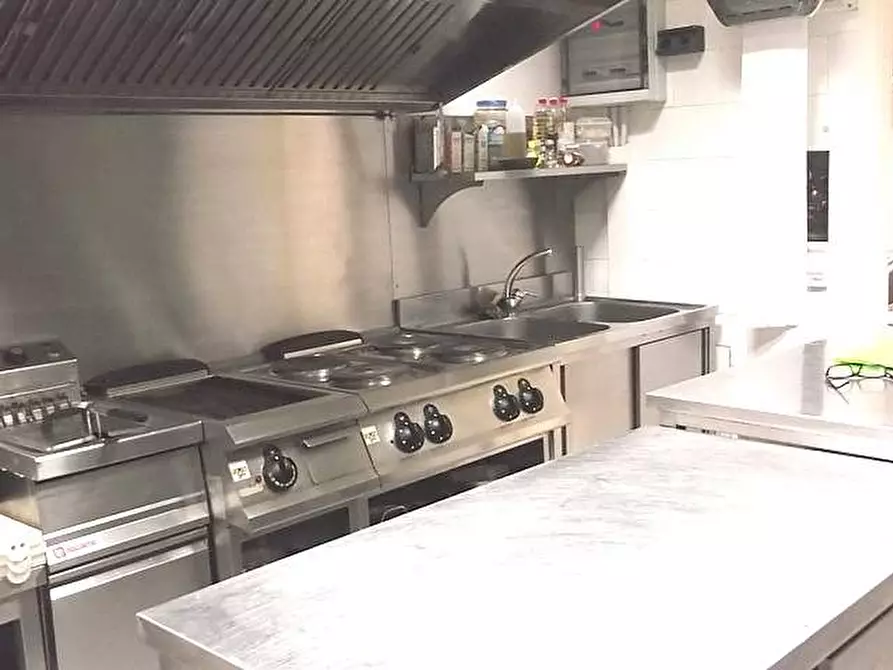 Immagine 2 di Bar / Ristorante in vendita  a Viareggio