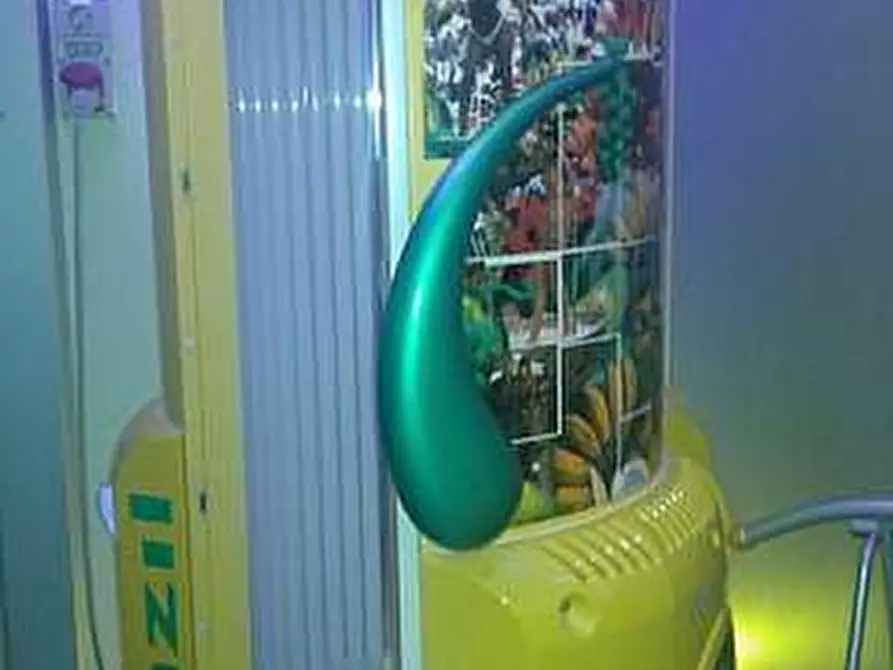 Immagine 2 di Attività commerciale in vendita  a Pisa