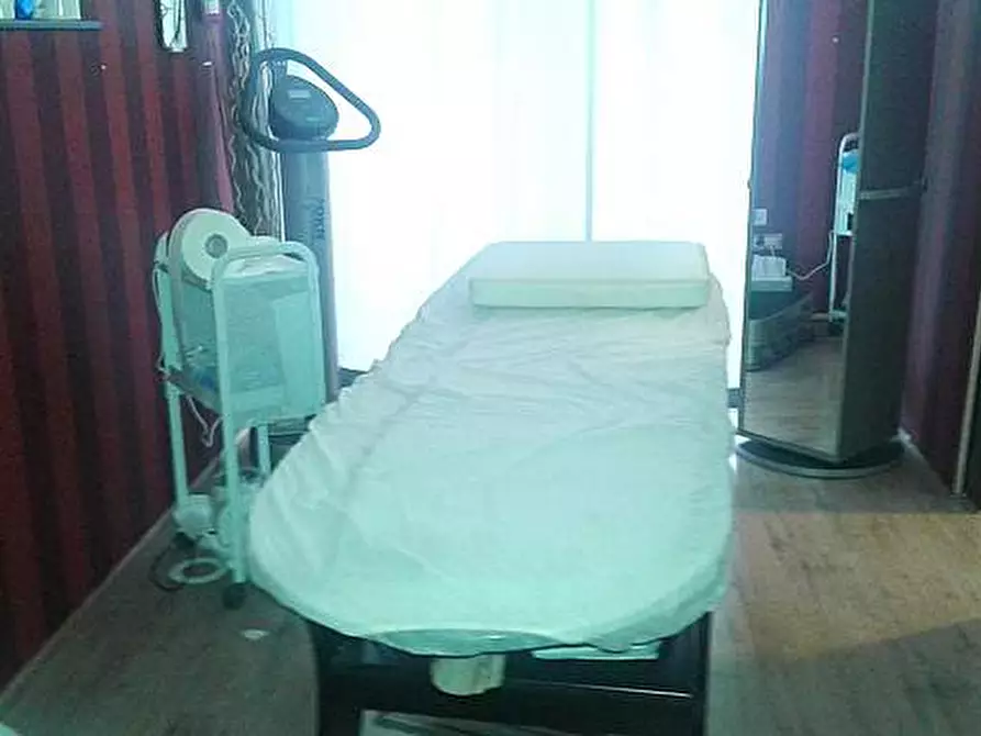 Immagine 5 di Attività commerciale in vendita  a Pisa