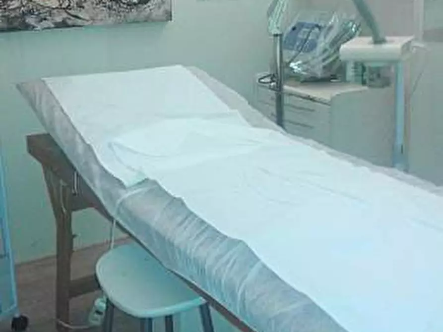 Immagine 4 di Attività commerciale in vendita  a Pisa