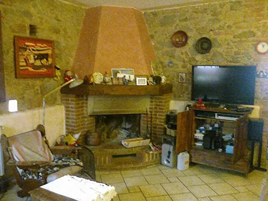 Immagine 1 di Casa colonica in vendita  a Montopoli In Val D'arno