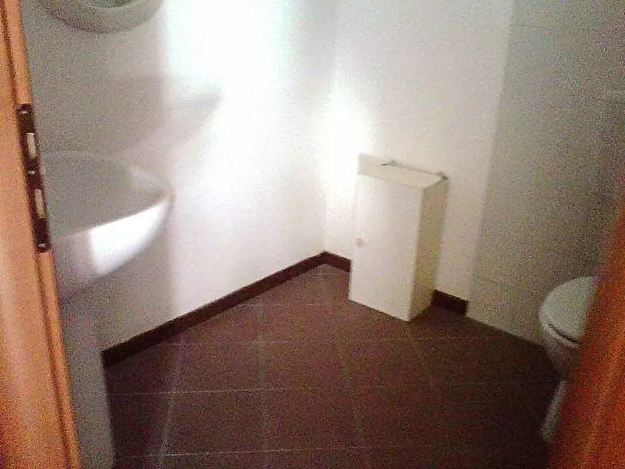 Immagine 4 di Locale commerciale in affitto  a Pisa