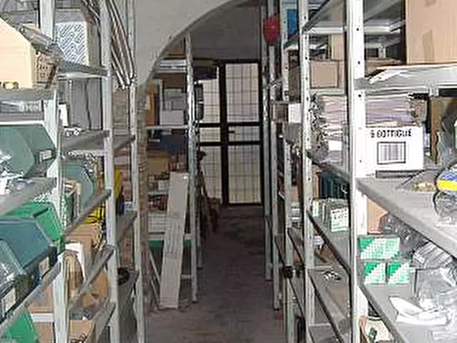 Immagine 2 di Laboratorio in affitto  a Pisa