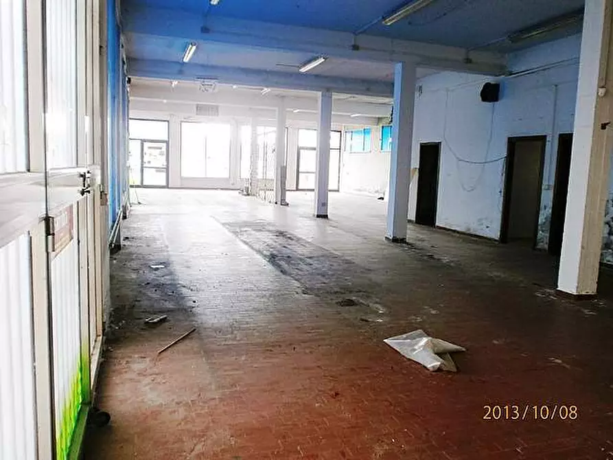 Immagine 8 di Locale commerciale in affitto  a Vicopisano