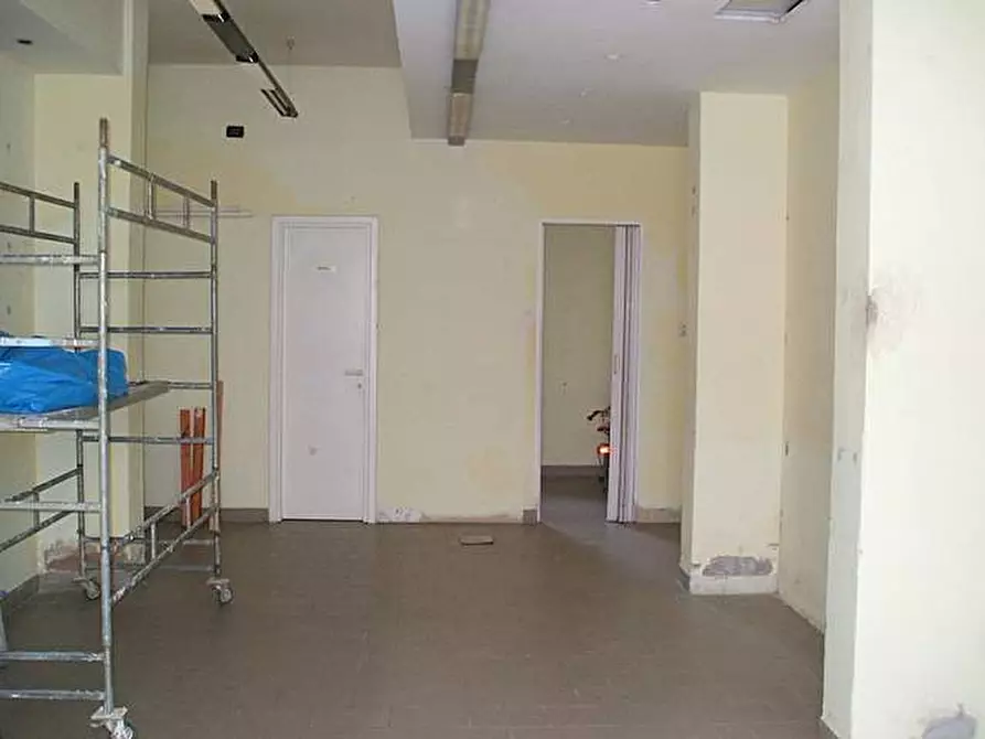 Immagine 2 di Locale commerciale in vendita  a Pisa