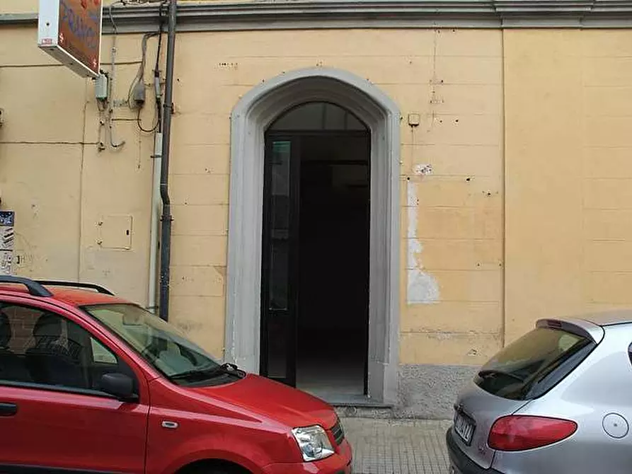 Immagine 1 di Locale commerciale in vendita  a Pisa