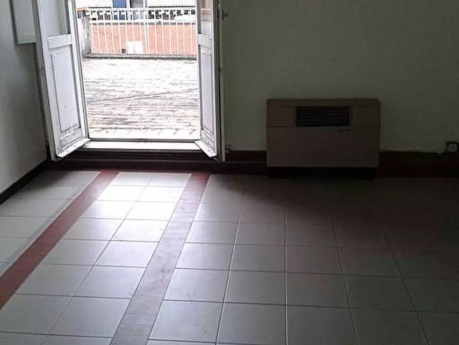 Immagine 7 di Ufficio in vendita  a Pontedera