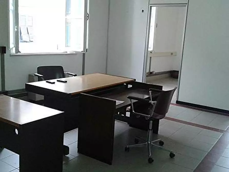 Immagine 3 di Ufficio in vendita  a Pontedera