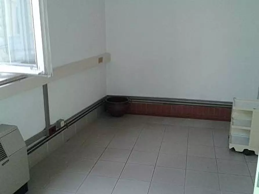 Immagine 6 di Ufficio in vendita  a Pontedera
