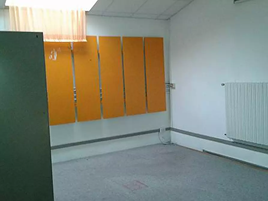 Immagine 9 di Ufficio in vendita  a Pontedera