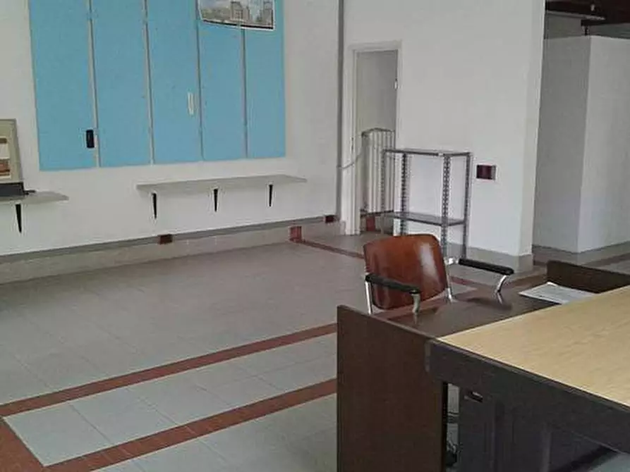 Immagine 5 di Ufficio in vendita  a Pontedera