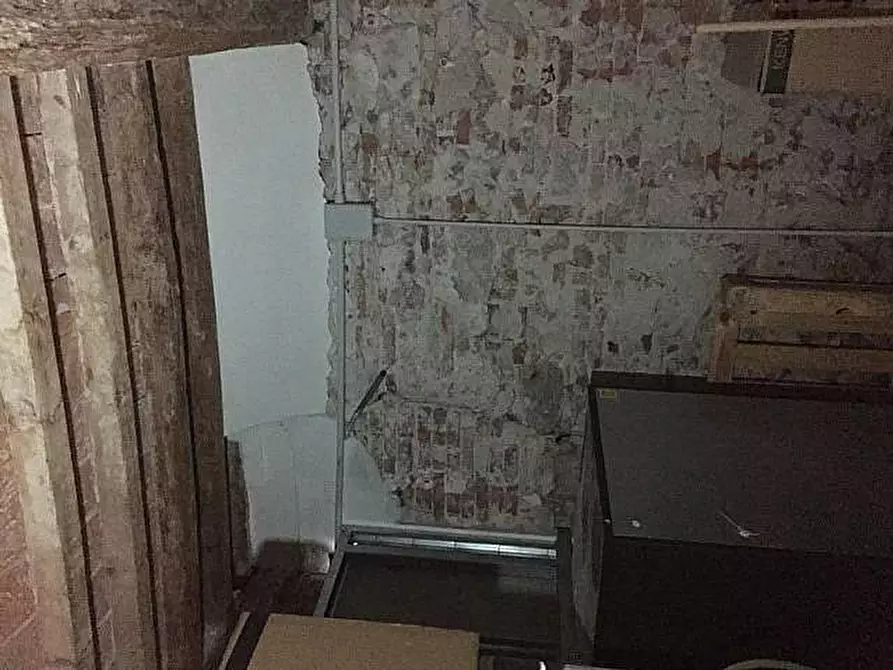 Immagine 4 di Locale commerciale in vendita  a Pisa