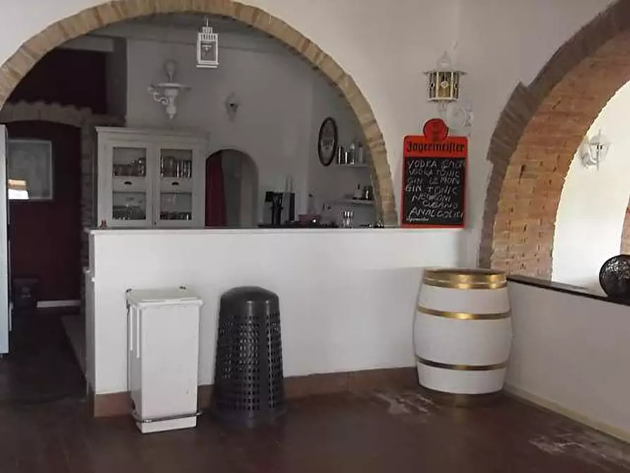 Immagine 2 di Locale commerciale in vendita  a Casciana Terme Lari
