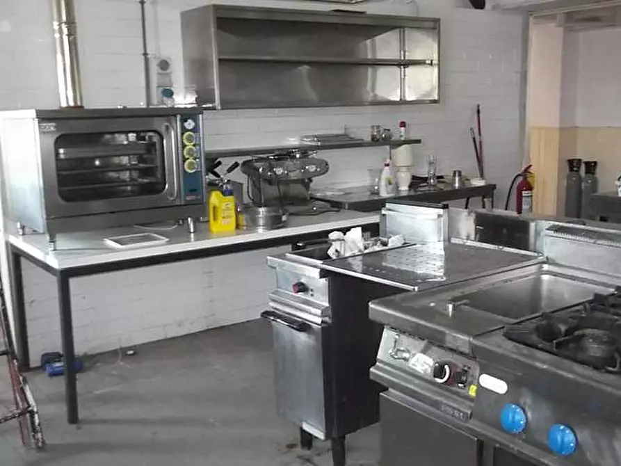 Immagine 5 di Locale commerciale in vendita  a Casciana Terme Lari