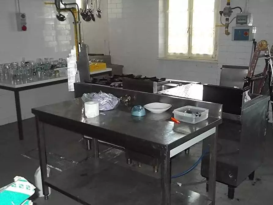 Immagine 4 di Locale commerciale in vendita  a Casciana Terme Lari