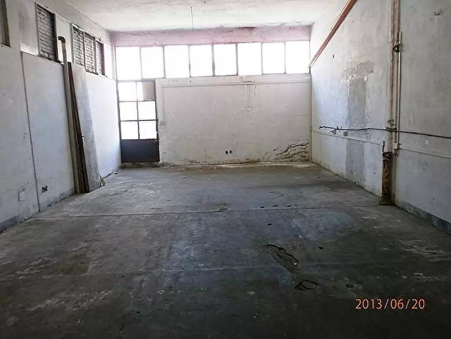 Immagine 4 di Locale commerciale in vendita  a Cascina