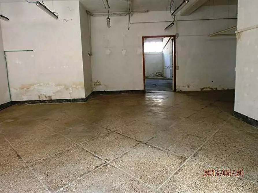 Immagine 3 di Locale commerciale in vendita  a Cascina