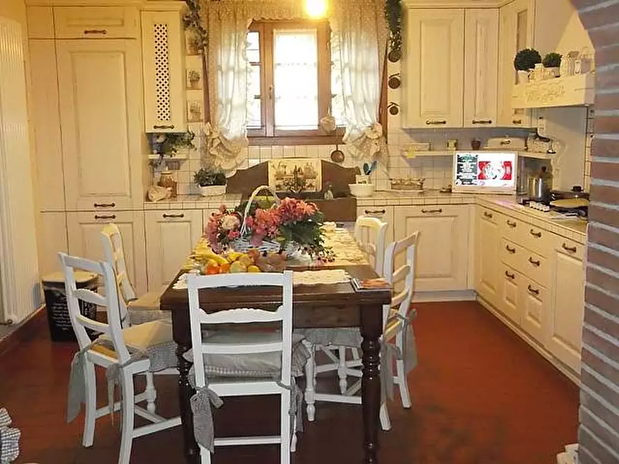 Immagine 2 di Rustico / casale in vendita  a Crespina Lorenzana