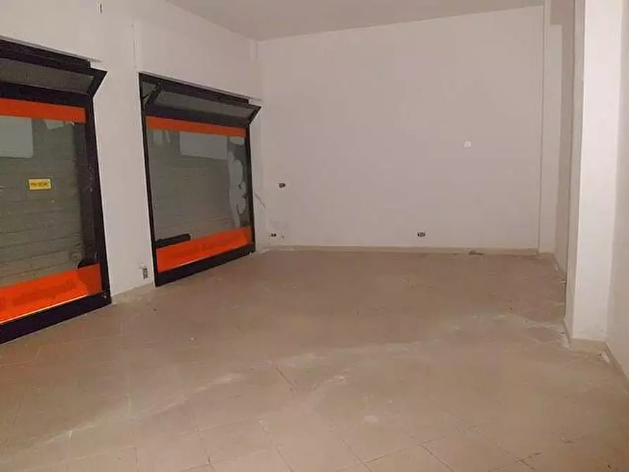 Immagine 2 di Locale commerciale in affitto  a Pisa