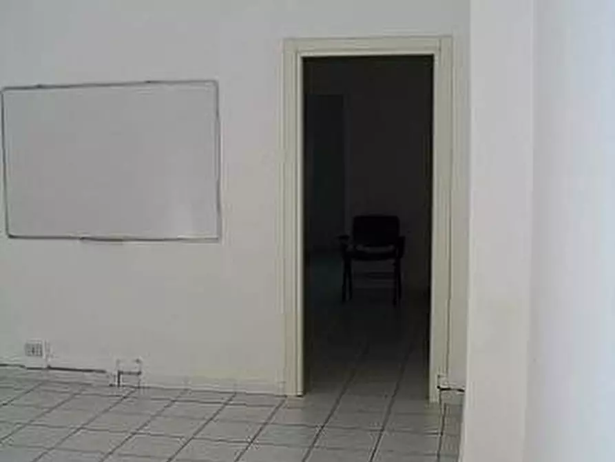 Immagine 5 di Locale commerciale in affitto  a Pisa