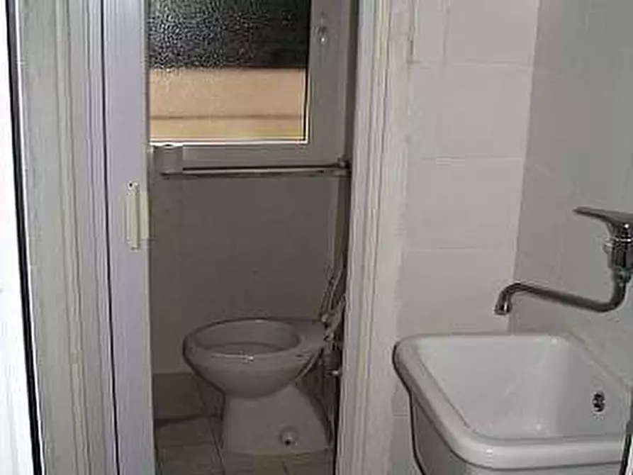 Immagine 6 di Locale commerciale in affitto  a Pisa