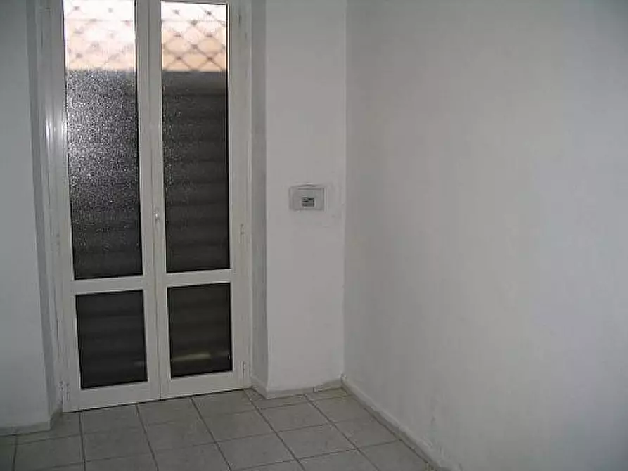 Immagine 4 di Locale commerciale in affitto  a Pisa