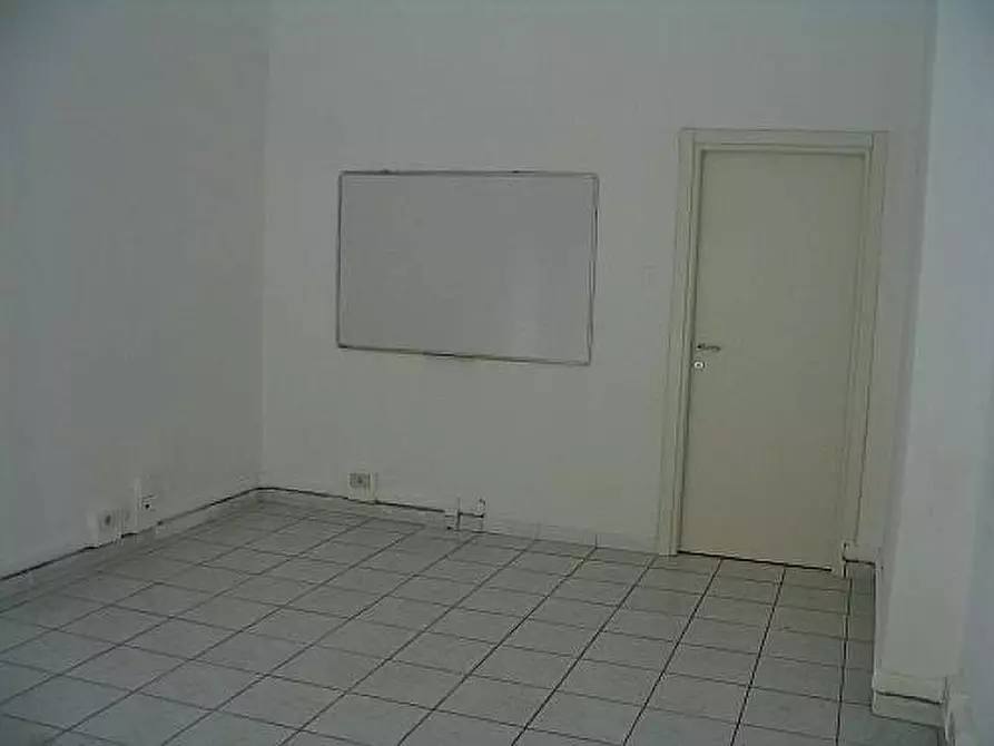 Immagine 2 di Locale commerciale in affitto  a Pisa