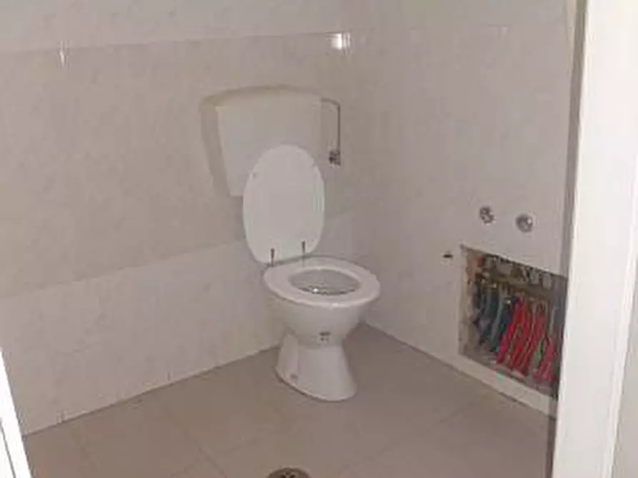 Immagine 6 di Laboratorio in affitto  a Pisa