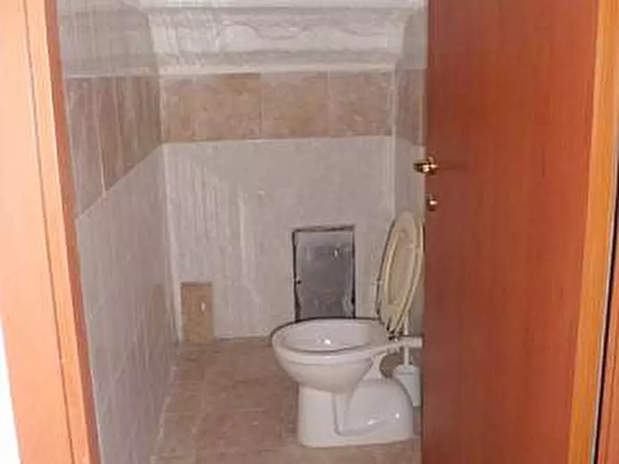 Immagine 6 di Magazzino in affitto  a Cascina