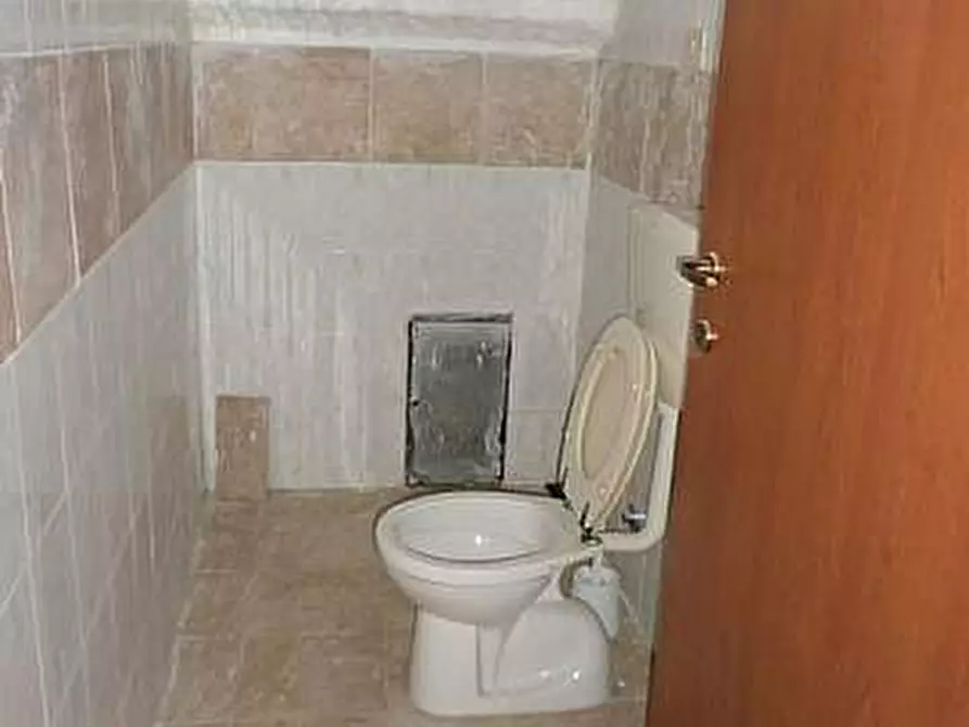 Immagine 2 di Magazzino in affitto  a Cascina