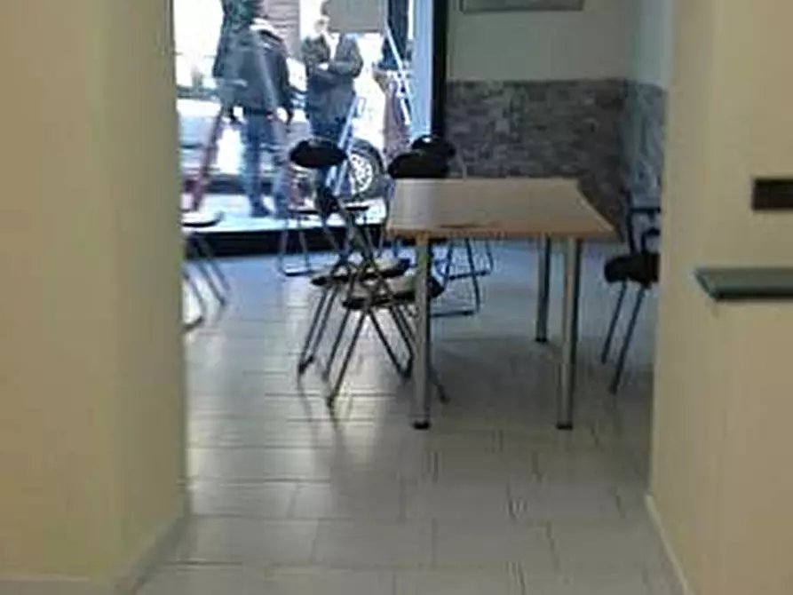 Immagine 14 di Locale commerciale in affitto  a Pisa