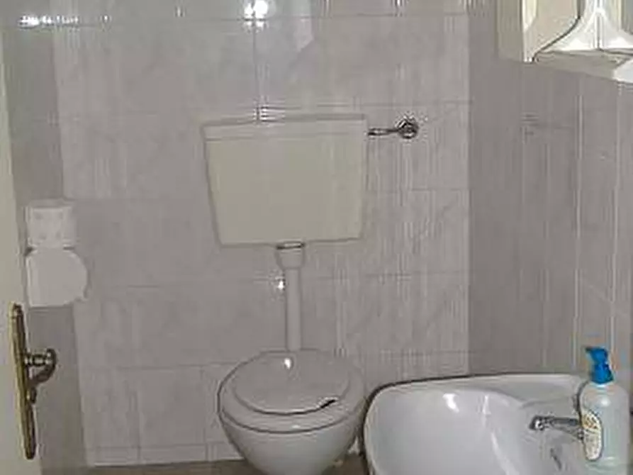 Immagine 4 di Locale commerciale in affitto  a Pisa