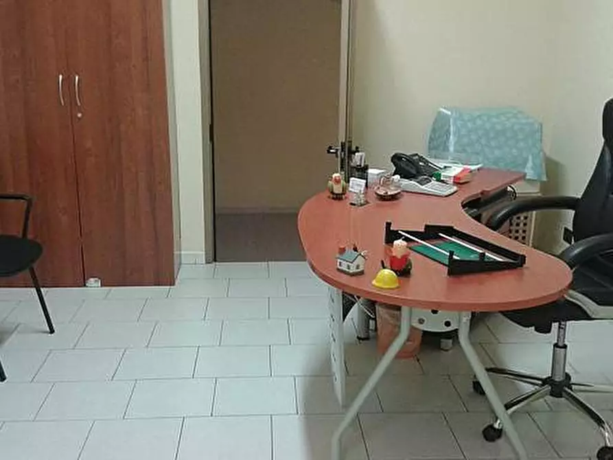 Immagine 11 di Locale commerciale in affitto  a Pisa