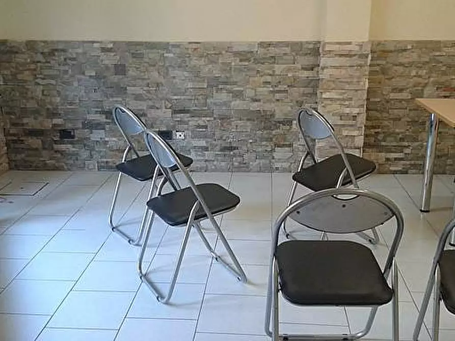 Immagine 8 di Locale commerciale in affitto  a Pisa