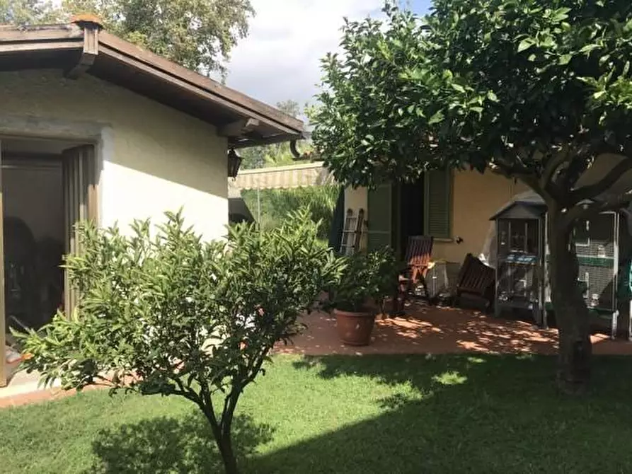 Immagine 3 di Casa bifamiliare in vendita  a Massa