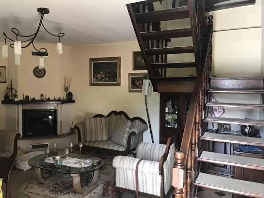 Immagine 9 di Casa bifamiliare in vendita  a Massa