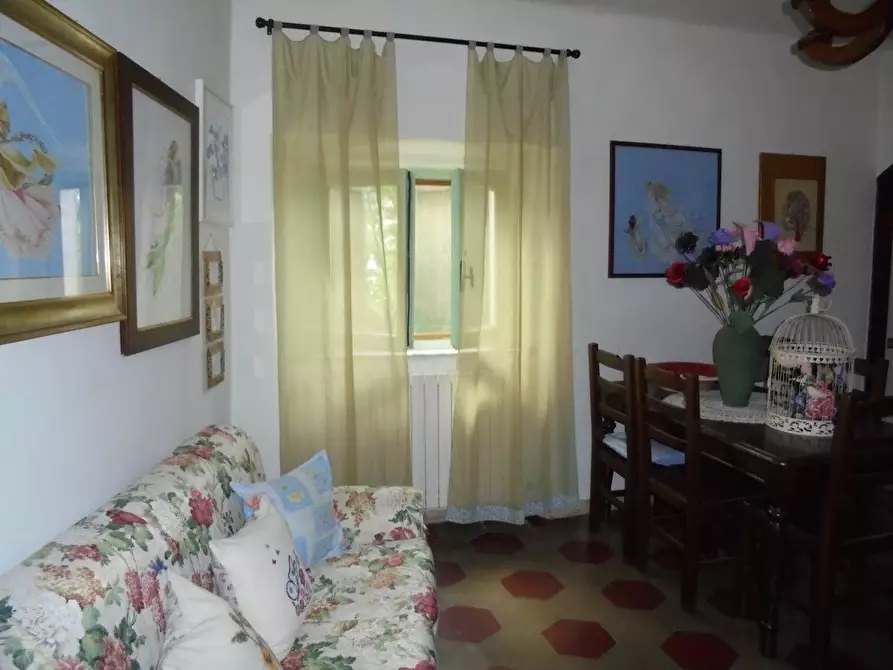 Immagine 4 di Porzione di casa in vendita  a Massa