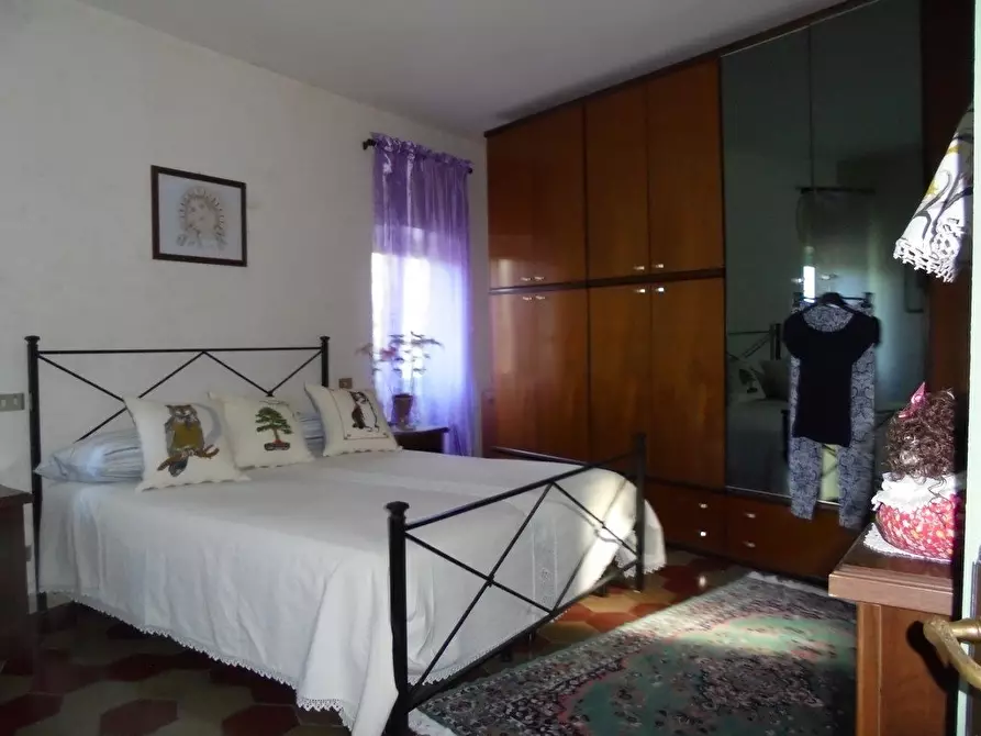 Immagine 8 di Porzione di casa in vendita  a Massa