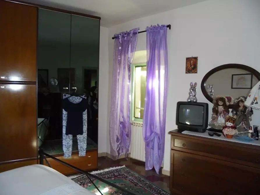 Immagine 1 di Porzione di casa in vendita  a Massa